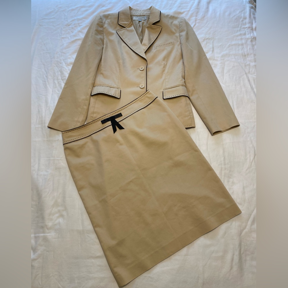 Studio Tahari size 8 tan blazer and skirt with beautiful decorative stitching